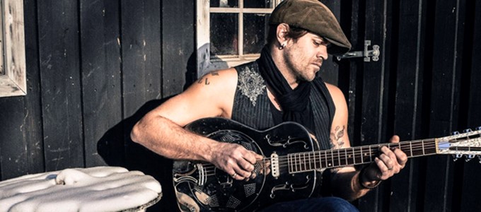 Cafe Blues Corner: Chris Grey