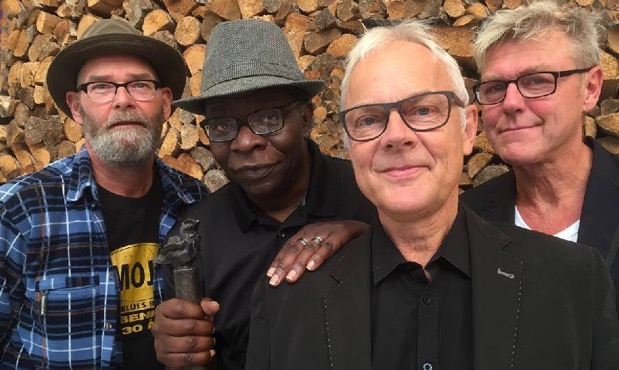 Chili & Blues: Shades of Blue