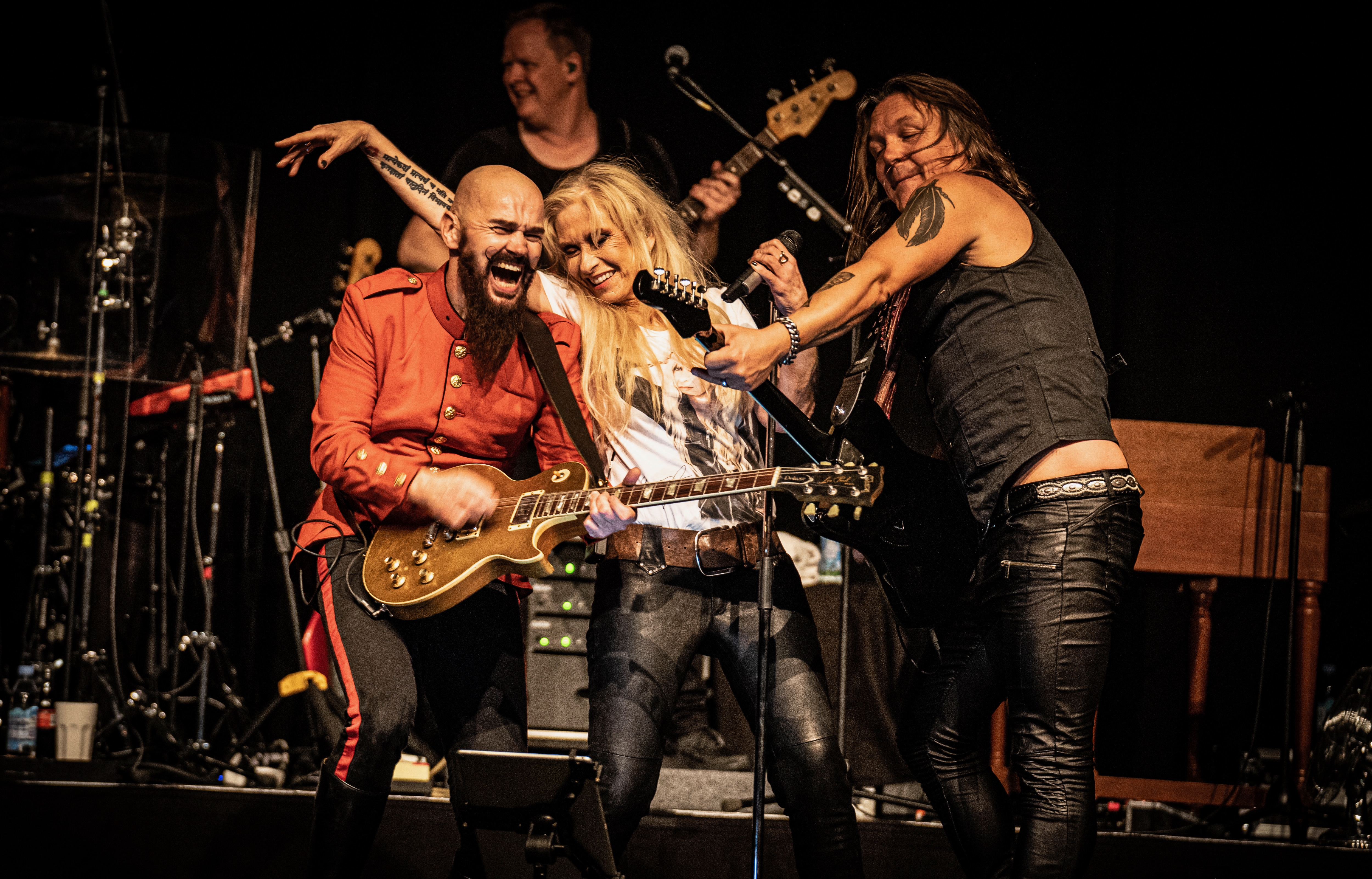 SANNE SALOMONSEN FT ELECTRIC GUITARS